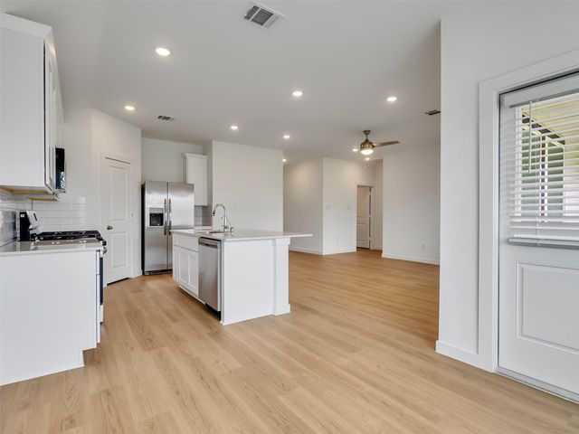 9011 Serene Haven Ln, Iowa Colony, TX 77583