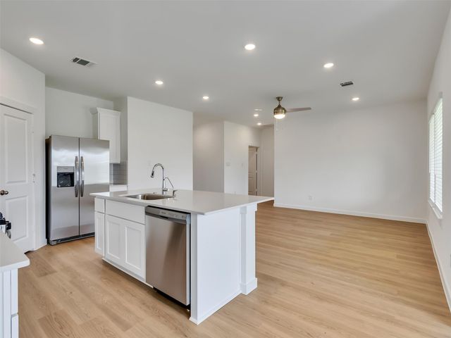 9011 Serene Haven Ln, Iowa Colony, TX 77583
