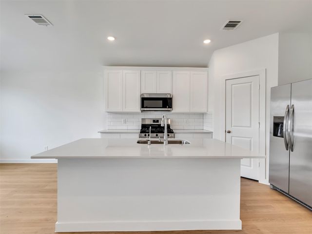 9011 Serene Haven Ln, Iowa Colony, TX 77583