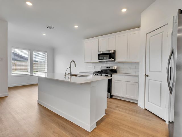 9011 Serene Haven Ln, Iowa Colony, TX 77583