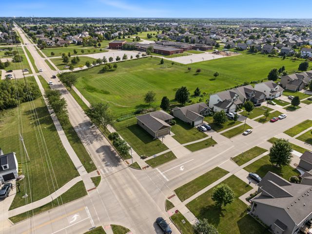 805 NW Reinhart Drive, Ankeny, IA 50023