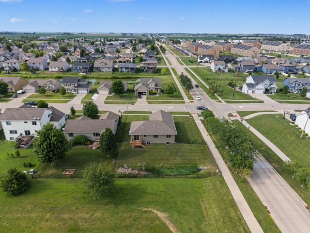 805 NW Reinhart Drive, Ankeny, IA 50023