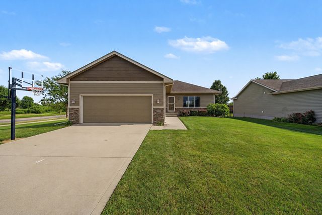805 NW Reinhart Drive, Ankeny, IA 50023