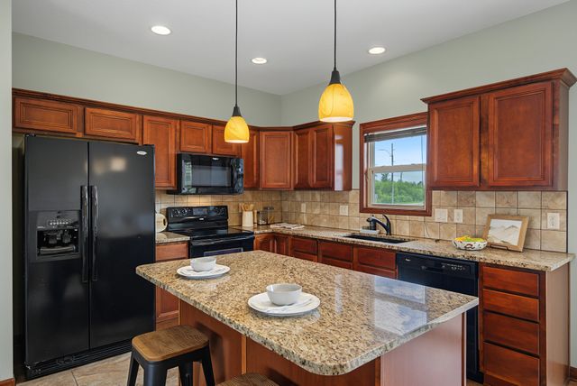 805 NW Reinhart Drive, Ankeny, IA 50023