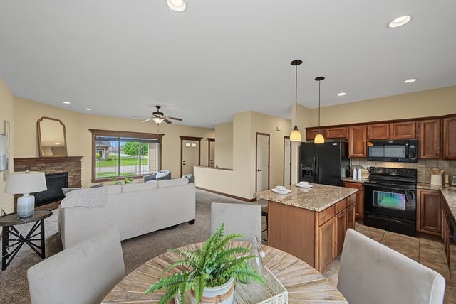 805 NW Reinhart Drive, Ankeny, IA 50023