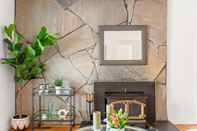 184 Cobblestone Dr, San Rafael, CA 94903