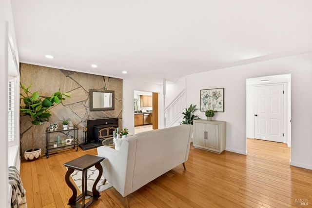 184 Cobblestone Dr, San Rafael, CA 94903