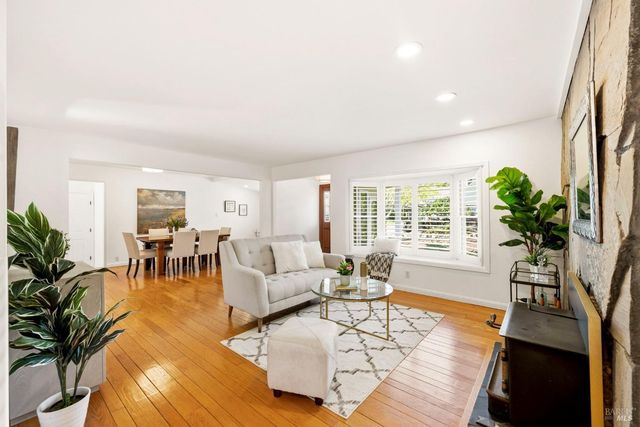 184 Cobblestone Dr, San Rafael, CA 94903