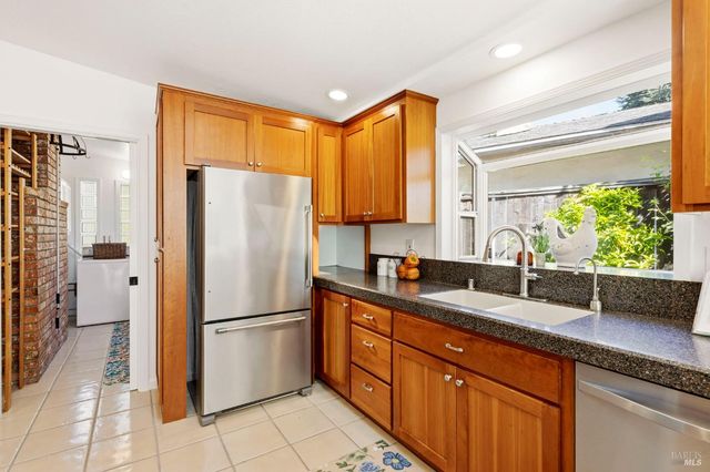 184 Cobblestone Dr, San Rafael, CA 94903