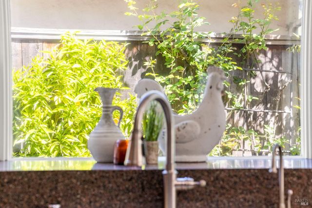 184 Cobblestone Dr, San Rafael, CA 94903