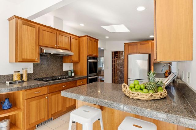 184 Cobblestone Dr, San Rafael, CA 94903