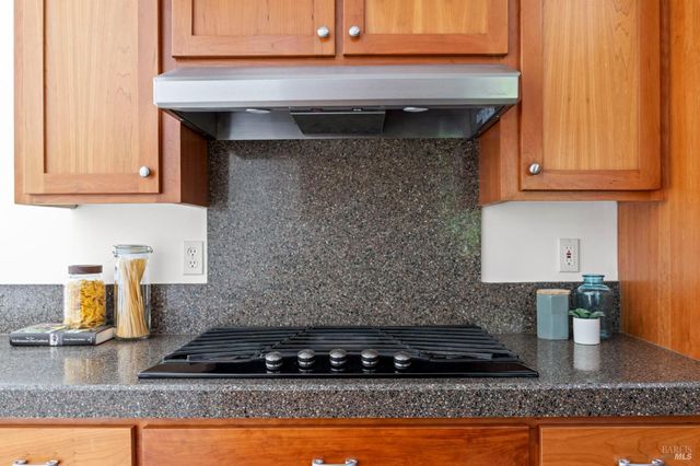 184 Cobblestone Dr, San Rafael, CA 94903