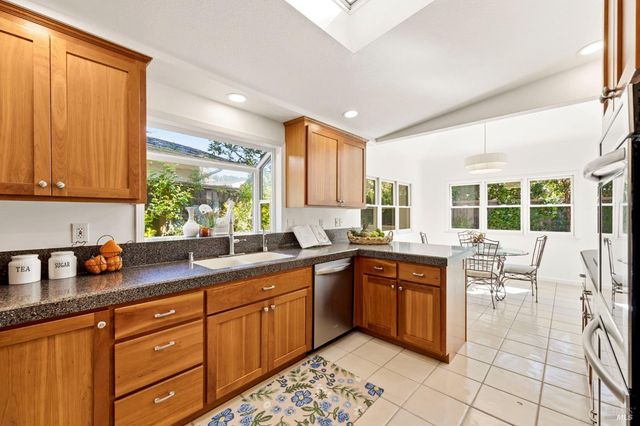 184 Cobblestone Dr, San Rafael, CA 94903