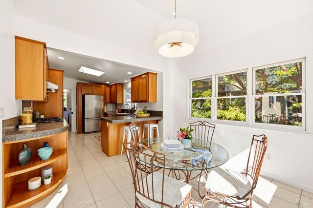 184 Cobblestone Dr, San Rafael, CA 94903