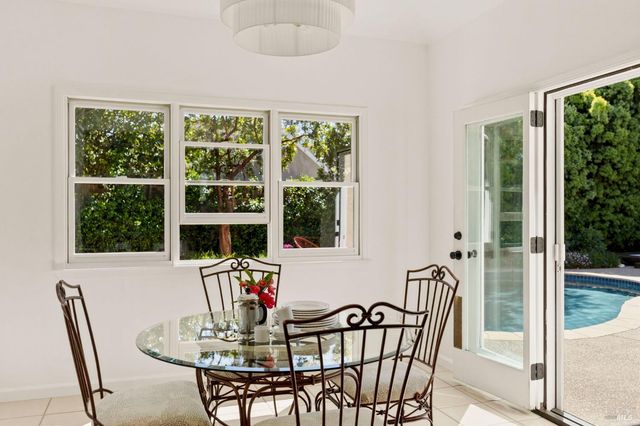 184 Cobblestone Dr, San Rafael, CA 94903