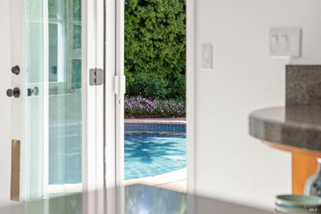 184 Cobblestone Dr, San Rafael, CA 94903