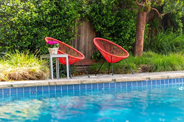 184 Cobblestone Dr, San Rafael, CA 94903