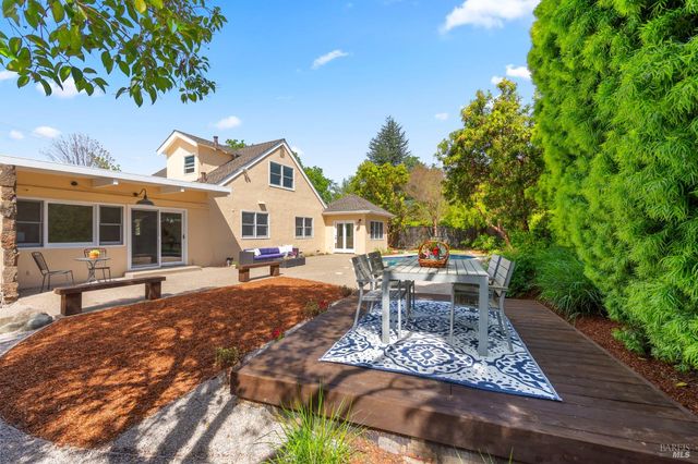 184 Cobblestone Dr, San Rafael, CA 94903