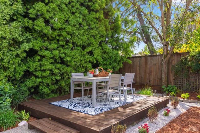 184 Cobblestone Dr, San Rafael, CA 94903