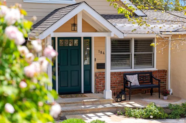 184 Cobblestone Dr, San Rafael, CA 94903