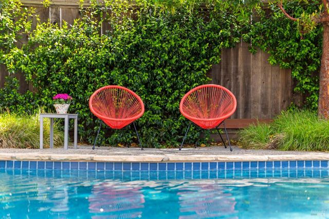 184 Cobblestone Dr, San Rafael, CA 94903