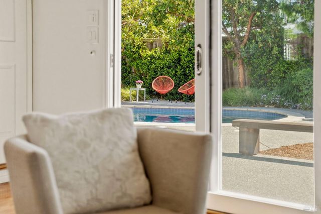 184 Cobblestone Dr, San Rafael, CA 94903