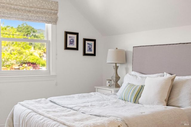 184 Cobblestone Dr, San Rafael, CA 94903