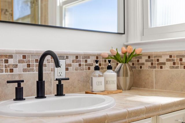 184 Cobblestone Dr, San Rafael, CA 94903