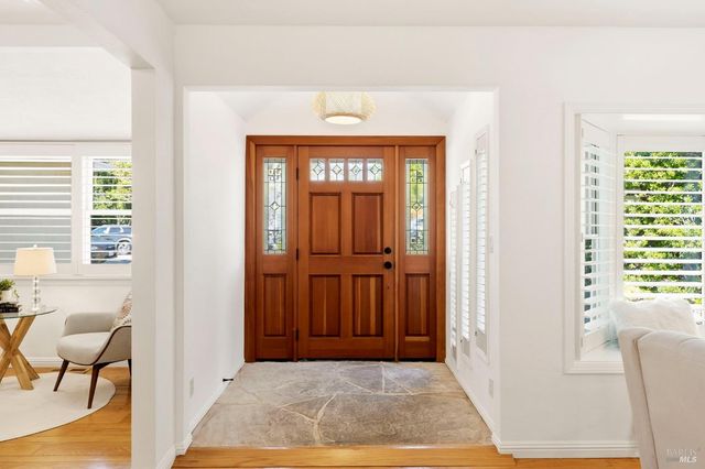 184 Cobblestone Dr, San Rafael, CA 94903