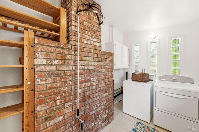 184 Cobblestone Dr, San Rafael, CA 94903