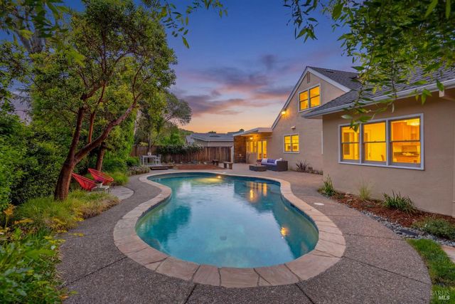 184 Cobblestone Dr, San Rafael, CA 94903