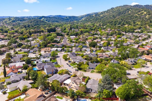 184 Cobblestone Dr, San Rafael, CA 94903