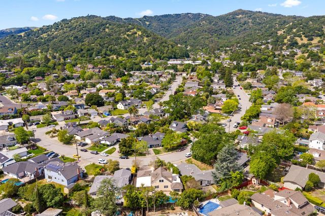 184 Cobblestone Dr, San Rafael, CA 94903