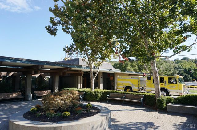 184 Cobblestone Dr, San Rafael, CA 94903