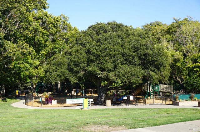 184 Cobblestone Dr, San Rafael, CA 94903