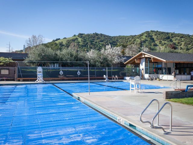 184 Cobblestone Dr, San Rafael, CA 94903