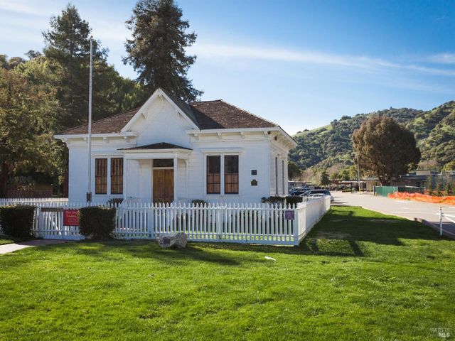 184 Cobblestone Dr, San Rafael, CA 94903