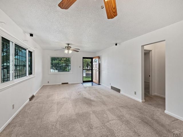 3912 Goodnight Ave, Pueblo, CO 81005