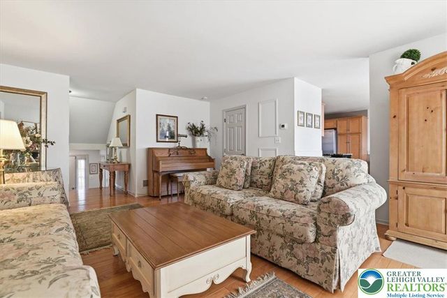 18 Holly Court, Forks Twp, PA 18040