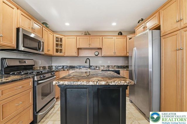 18 Holly Court, Forks Twp, PA 18040