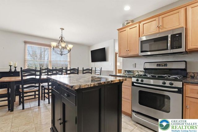 18 Holly Court, Forks Twp, PA 18040