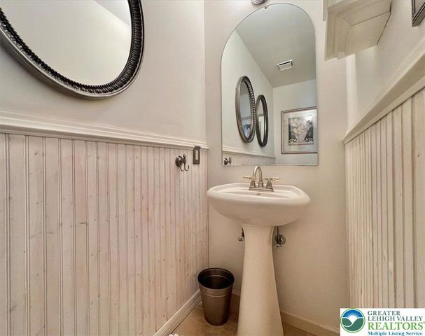 18 Holly Court, Forks Twp, PA 18040