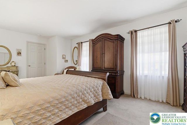 18 Holly Court, Forks Twp, PA 18040