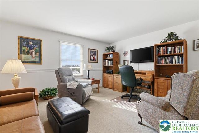 18 Holly Court, Forks Twp, PA 18040