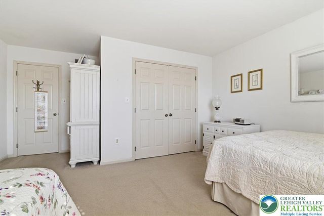 18 Holly Court, Forks Twp, PA 18040