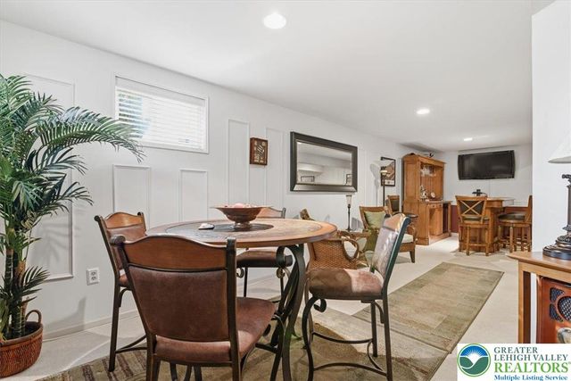 18 Holly Court, Forks Twp, PA 18040