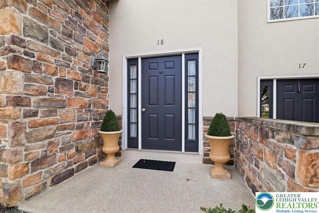 18 Holly Court, Forks Twp, PA 18040