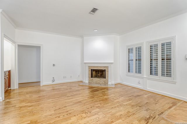 100 W El Prado Dr Apt 111, San Antonio, TX 78212