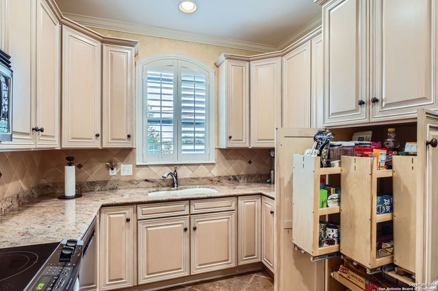 100 W El Prado Dr Apt 111, San Antonio, TX 78212