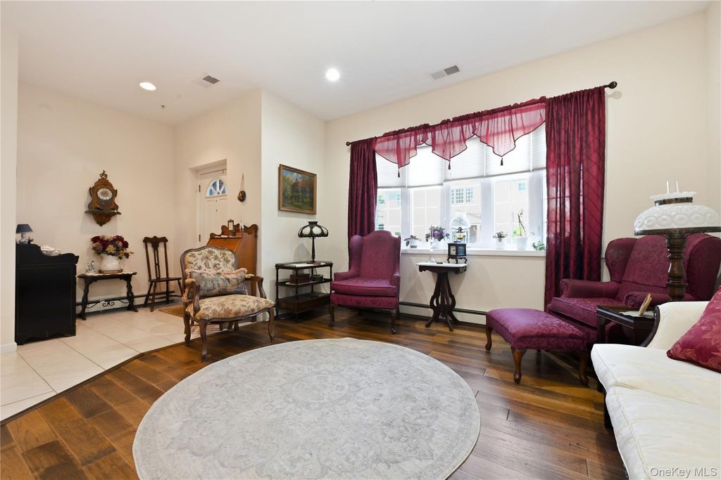 121 Francesca Way, Amityville, NY 11701 — photo 3